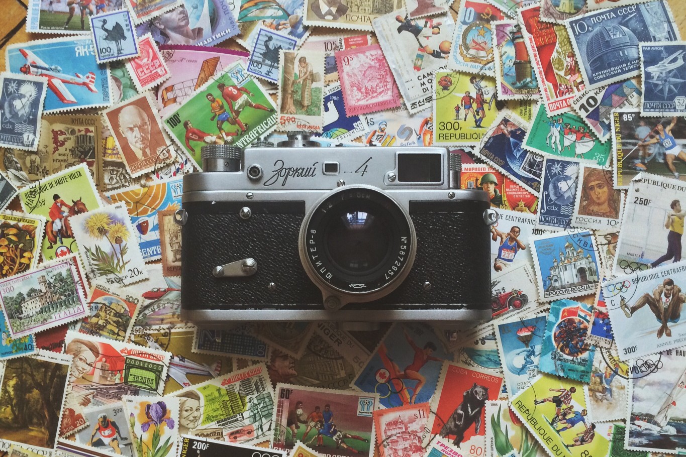 old-camera_t20_Oo03xE