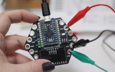 * Introduce interactive and sonorous elements in your plastic creations.
